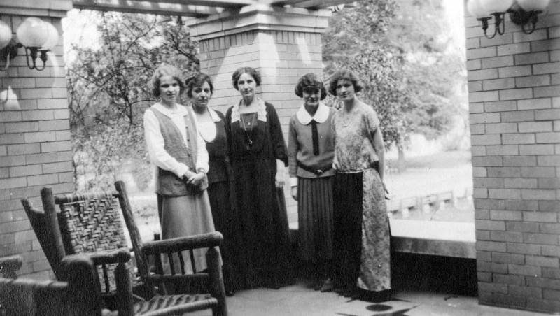 1926 Angeles Mesa branch Librarians