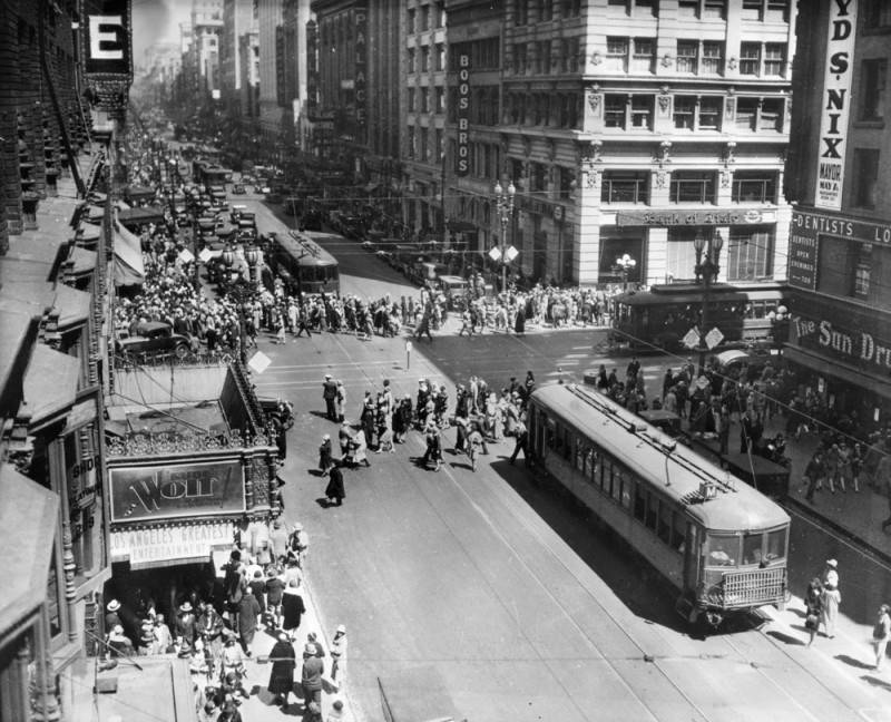 intersection of 7th and Broadway