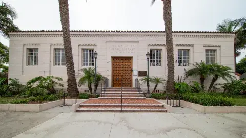 exterior of Angeles Mesa Branch Library