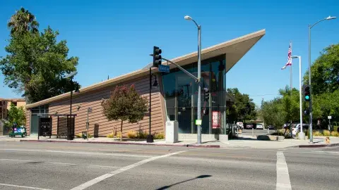 Exterior of Encino-Tarzana Branch Library