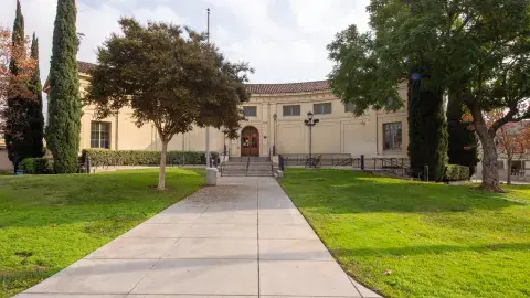 Exterior of Lincoln Heights Branch Library