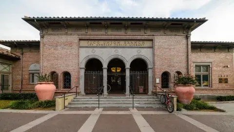 exterior of Pico Union Branch Library