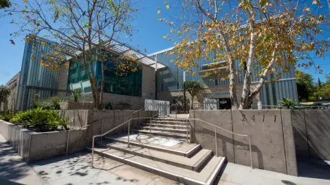 Exterior of Silver Lake Branch Library